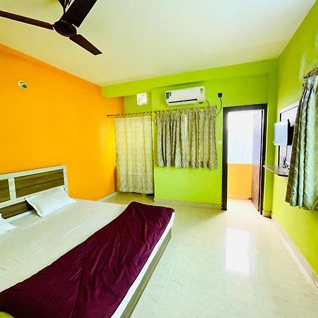Hotel Falcon House ! Puri - Shriyash Group Extérieur photo