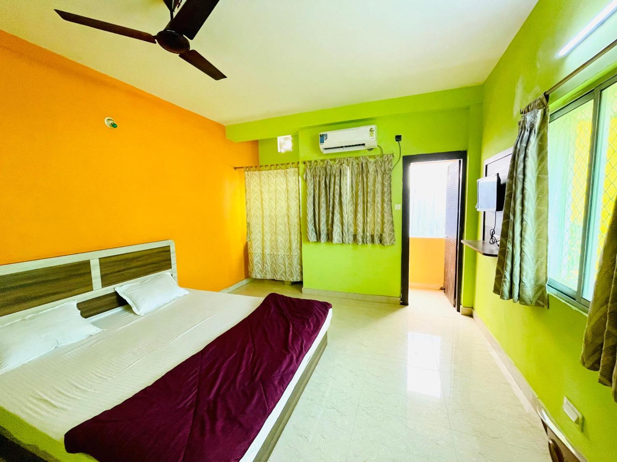 Hotel Falcon House ! Puri - Shriyash Group Extérieur photo